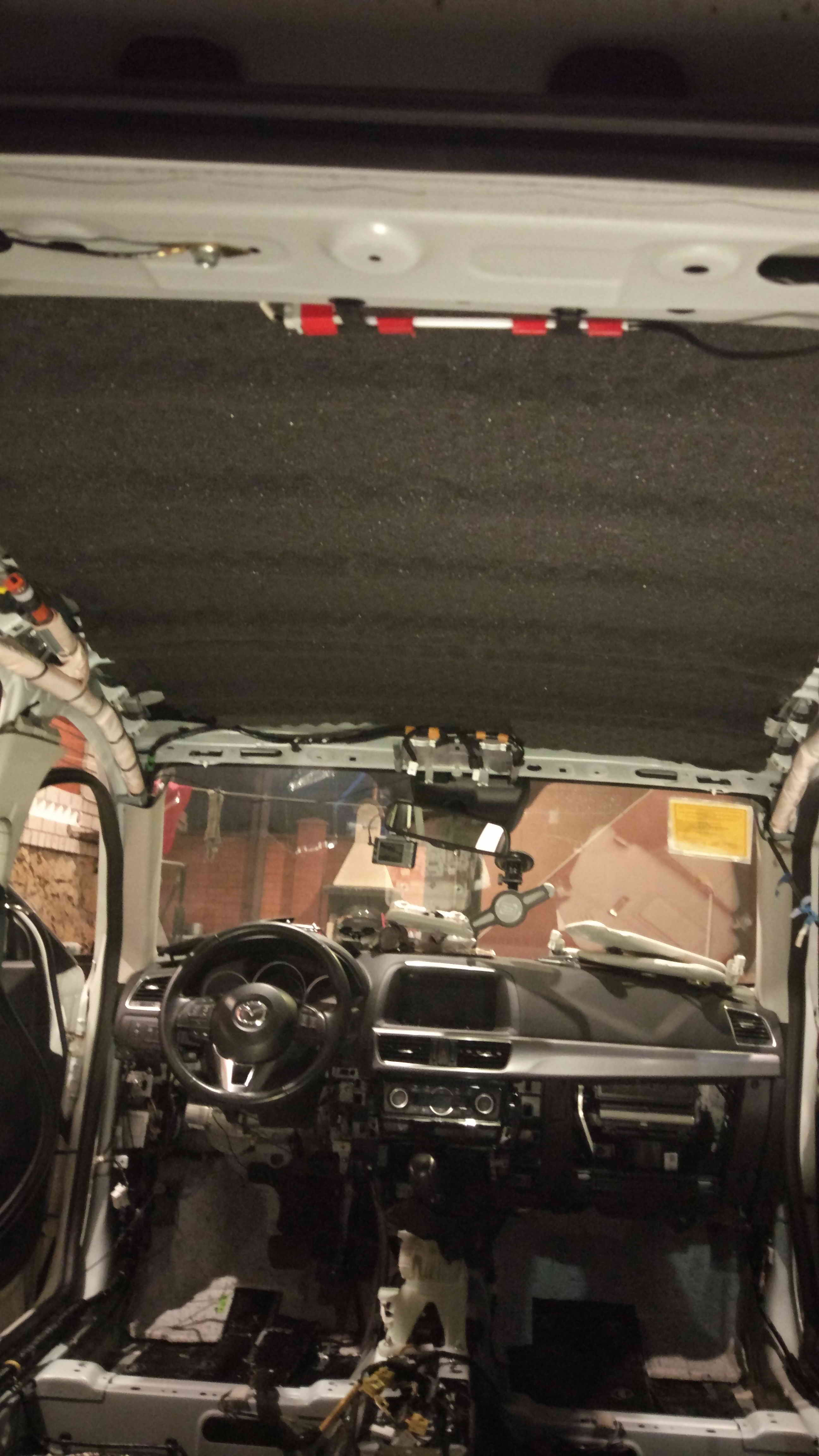Нанесение вибродемпфера STP Premium на потолок Mazda CX-5
